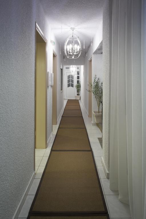 Frau Irenes Haus Appartement Sarti Buitenkant foto