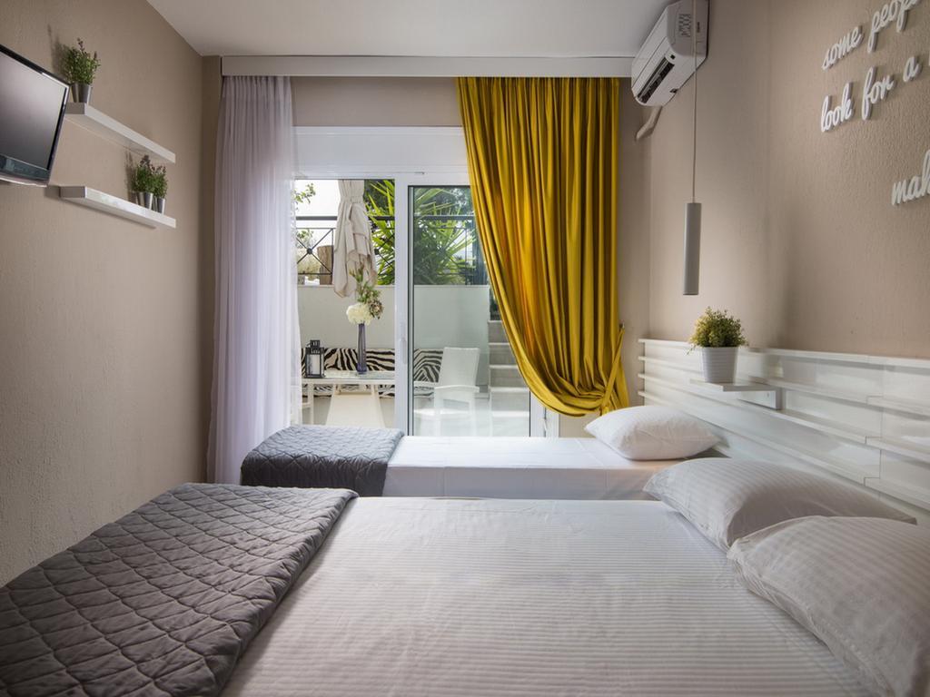 Frau Irenes Haus Appartement Sarti Buitenkant foto